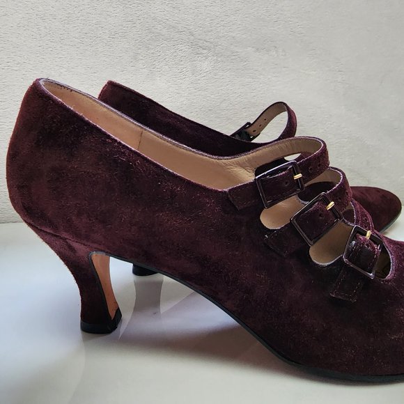 Salvatore Ferragamo Vintage Suede Pumps - Picture 13 of 15